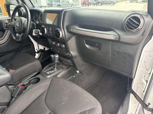 Used 2018 Jeep Wrangler Unlimited Sport S AWD/4WD image 9