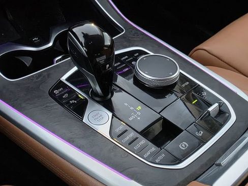 Used 2022 BMW X7 xDrive40i w/ Premium Package image 16