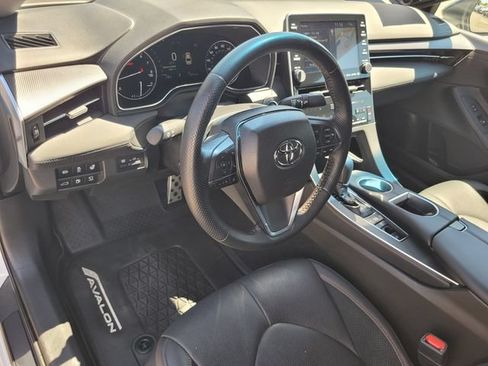Used 2019 Toyota Avalon Touring w/ Advanced Safety Package FWD image 9