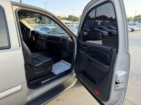 Used 2007 GMC Yukon Denali AWD/4WD image 7