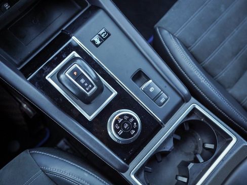 Used 2023 Mitsubishi Outlander SE image 35