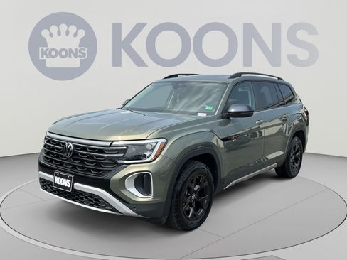 Used 2025 Volkswagen Atlas Peak Edition SE AWD/4WD image 1