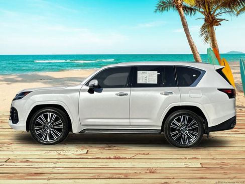 Used 2026 Lexus LX 700h Luxury AWD/4WD image 3