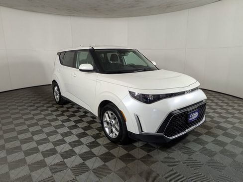 Used 2023 Kia Soul LX w/ Option Group 015 image 5