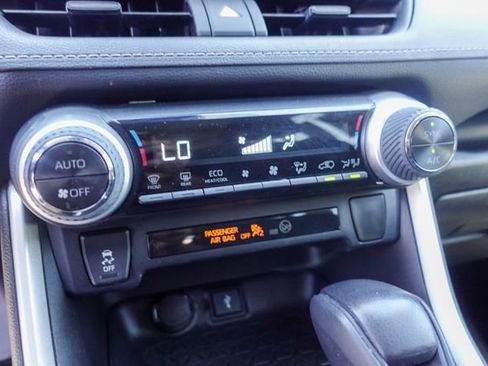 Certified 2021 Toyota RAV4 LE AWD/4WD image 20