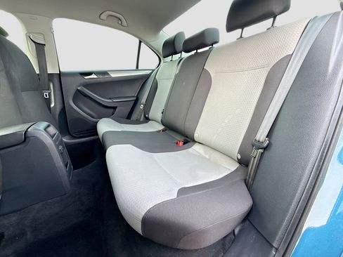 Used 2017 Volkswagen Jetta S image 19