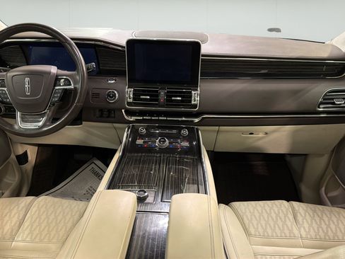 Used 2021 Lincoln Navigator Black Label w/ Cargo Convenience Package AWD/4WD image 23