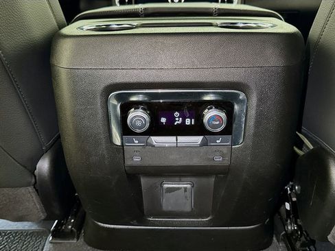 Used 2025 GMC Yukon XL Denali AWD/4WD image 24