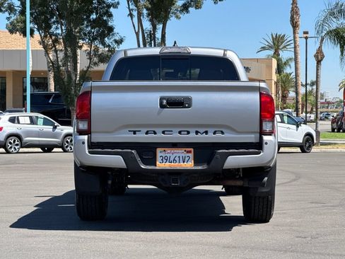 Used 2019 Toyota Tacoma TRD Sport w/ Technology Package RWD image 4