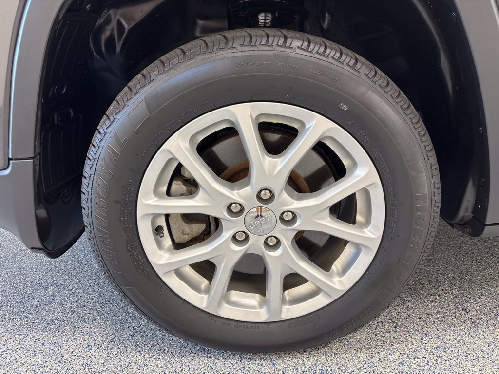 Used 2014 Jeep Cherokee Latitude w/ Cold Weather Group FWD image 49