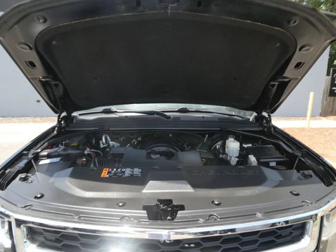 Used 2019 Chevrolet Suburban LT RWD image 36