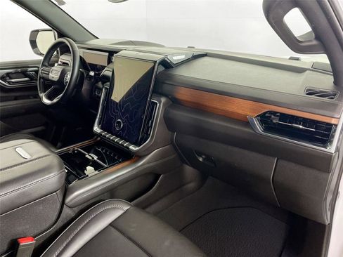 Used 2025 GMC Yukon Denali image 28