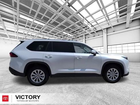 Used 2024 Toyota Grand Highlander AWD image 2