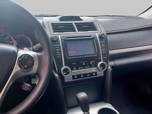 Used 2012 Toyota Camry SE FWD image 6