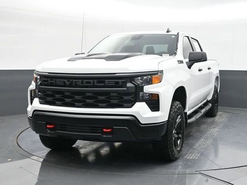 New 2026 Chevrolet Silverado 1500 Custom Trail Boss w/ LPO, Dark Essentials Package AWD/4WD image 3