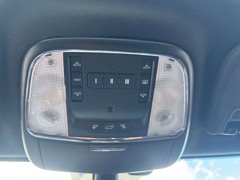 Used 2017 Jeep Grand Cherokee Limited w/ Luxury Group II image 18