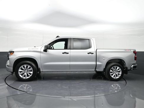 Used 2022 Chevrolet Silverado 1500 Custom AWD/4WD image 2