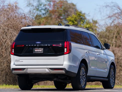 Used 2026 Ford Expedition Platinum image 55