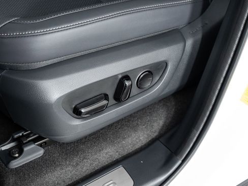 Used 2025 Lexus GX 550 image 16