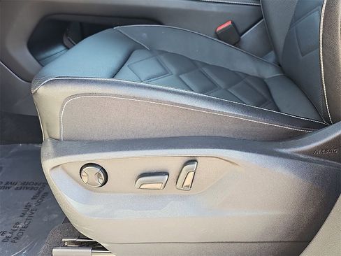 Used 2025 Volkswagen Atlas SE image 29