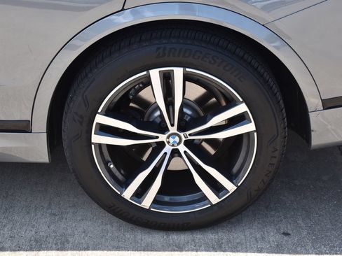 Used 2024 BMW X7 xDrive40i w/ M Sport Package AWD/4WD image 10