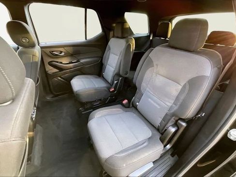 Used 2023 Chevrolet Traverse LT image 16