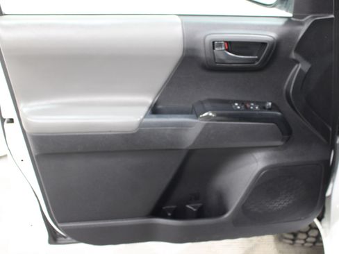 Used 2021 Toyota Tacoma SR image 5