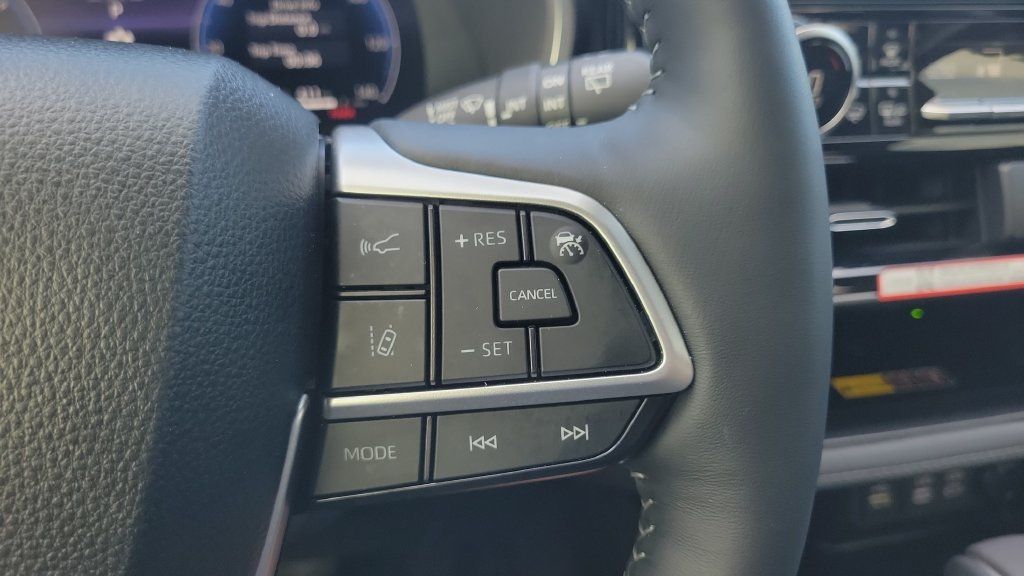 Used 2026 Toyota Highlander Limited AWD/4WD image 20