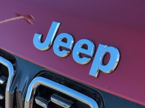 Used 2025 Jeep Compass Limited image 13