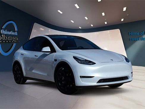 Used 2021 Tesla Model Y Long Range image 1