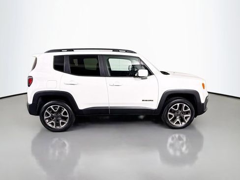 Used 2016 Jeep Renegade Latitude w/ Popular Equipment Group AWD/4WD image 5
