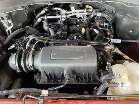 Used 2023 Ford Explorer XLT w/ Equipment Group 202A AWD/4WD image 9