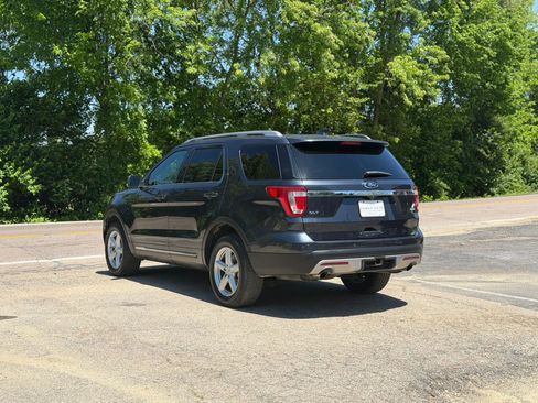Used 2017 Ford Explorer XLT w/ Equipment Group 202A AWD/4WD image 13