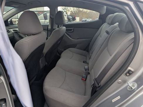 Used 2015 Hyundai Elantra SE image 9