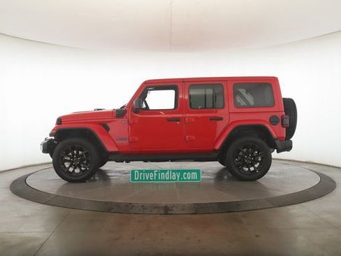 Used 2025 Jeep Wrangler Unlimited Sahara image 9