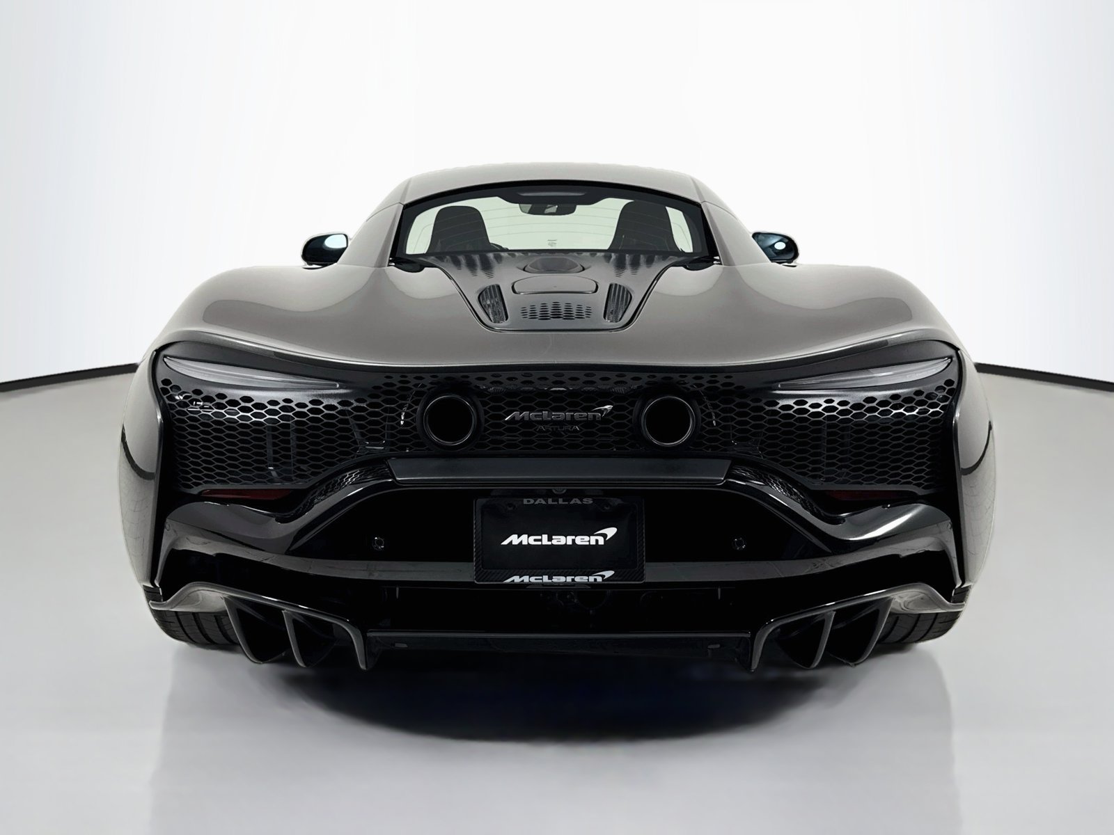 Used 2023 McLaren Artura RWD image 7