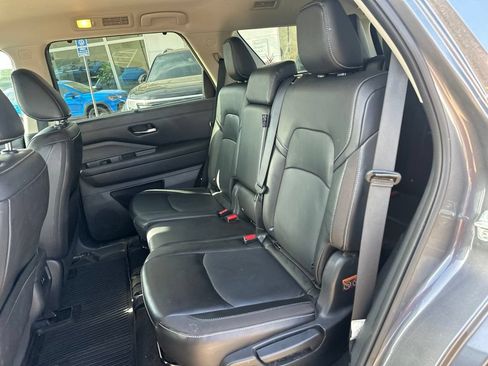 Used 2024 Nissan Pathfinder SL AWD/4WD image 15
