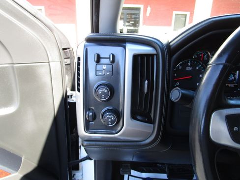 Used 2017 GMC Sierra 1500 SLE image 18