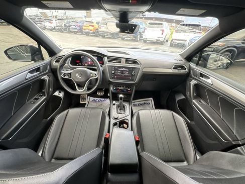 Used 2022 Volkswagen Tiguan SE R-Line image 21