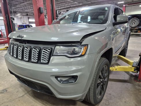 Used 2022 Jeep Grand Cherokee Laredo X AWD/4WD image 11