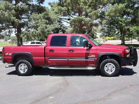 Used 2006 Chevrolet Silverado 2500 LT w/ Onstar Plus Package AWD/4WD image 3