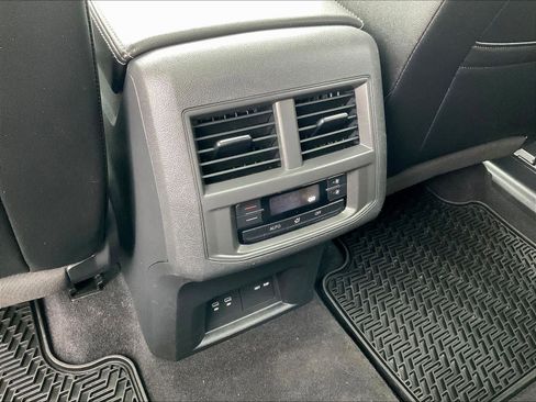 Used 2023 Volkswagen Atlas SE image 29