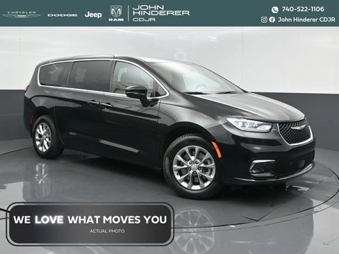 New 2026 Chrysler Pacifica Select image 1