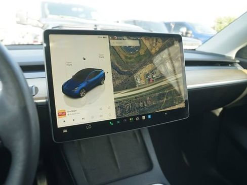 Used 2022 Tesla Model Y Long Range AWD/4WD image 26