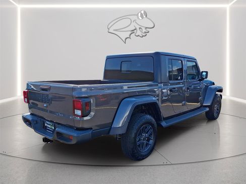 Used 2025 Jeep Gladiator Sport AWD/4WD image 5
