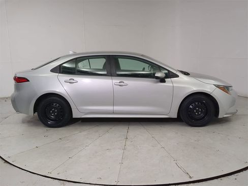 Used 2020 Toyota Corolla LE image 7