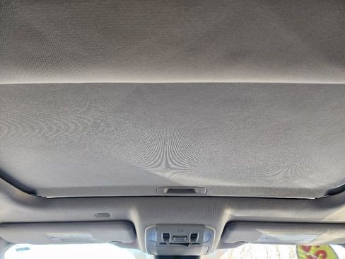 Used 2022 Toyota Highlander XLE image 32