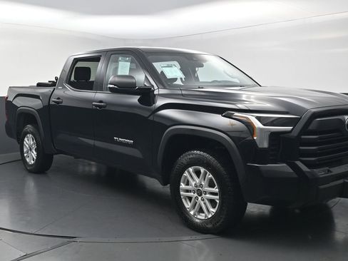 Used 2023 Toyota Tundra SR5 w/ SR5 Convenience Package AWD/4WD image 3