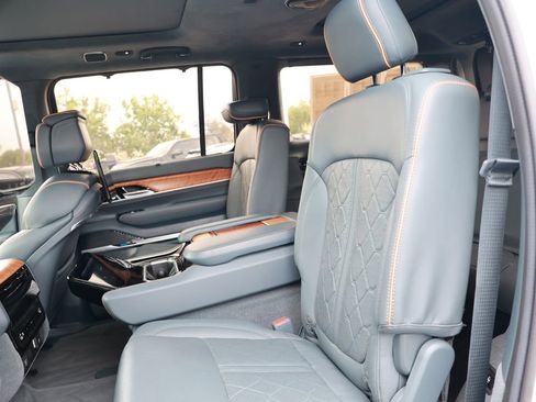 Used 2022 Jeep Grand Wagoneer Series III w/ Rear Seat Video Group 1 AWD/4WD image 39