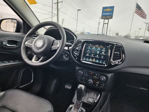 Used 2018 Jeep Compass Limited w/ Navigation Group image 28
